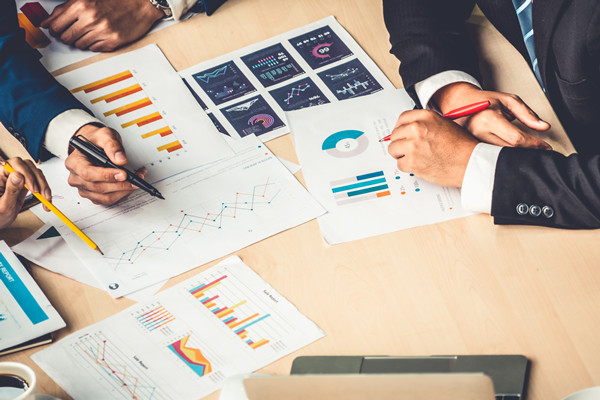 幫助企業(yè)應(yīng)對變革挑戰(zhàn)，實(shí)現(xiàn)組織轉(zhuǎn)型與優(yōu)化