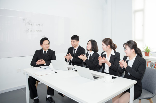 集團(tuán)人才梯隊(duì)建設(shè)：培養(yǎng)核心人才，提升企業(yè)競(jìng)爭(zhēng)力