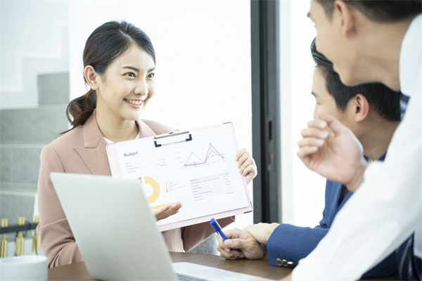 績效評估與反饋：客觀評估，持續改進