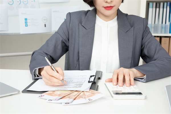 企業戰略轉型的關鍵成功因素與風險規避策略何在？