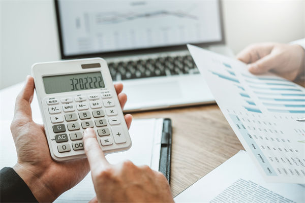 預算管理不善，會給企業帶來哪些潛在的財務風險？