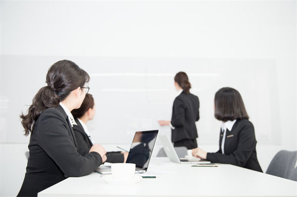 員工培訓(xùn)無(wú)效、成長(zhǎng)慢，人力資源管理怎樣定制高效方案？